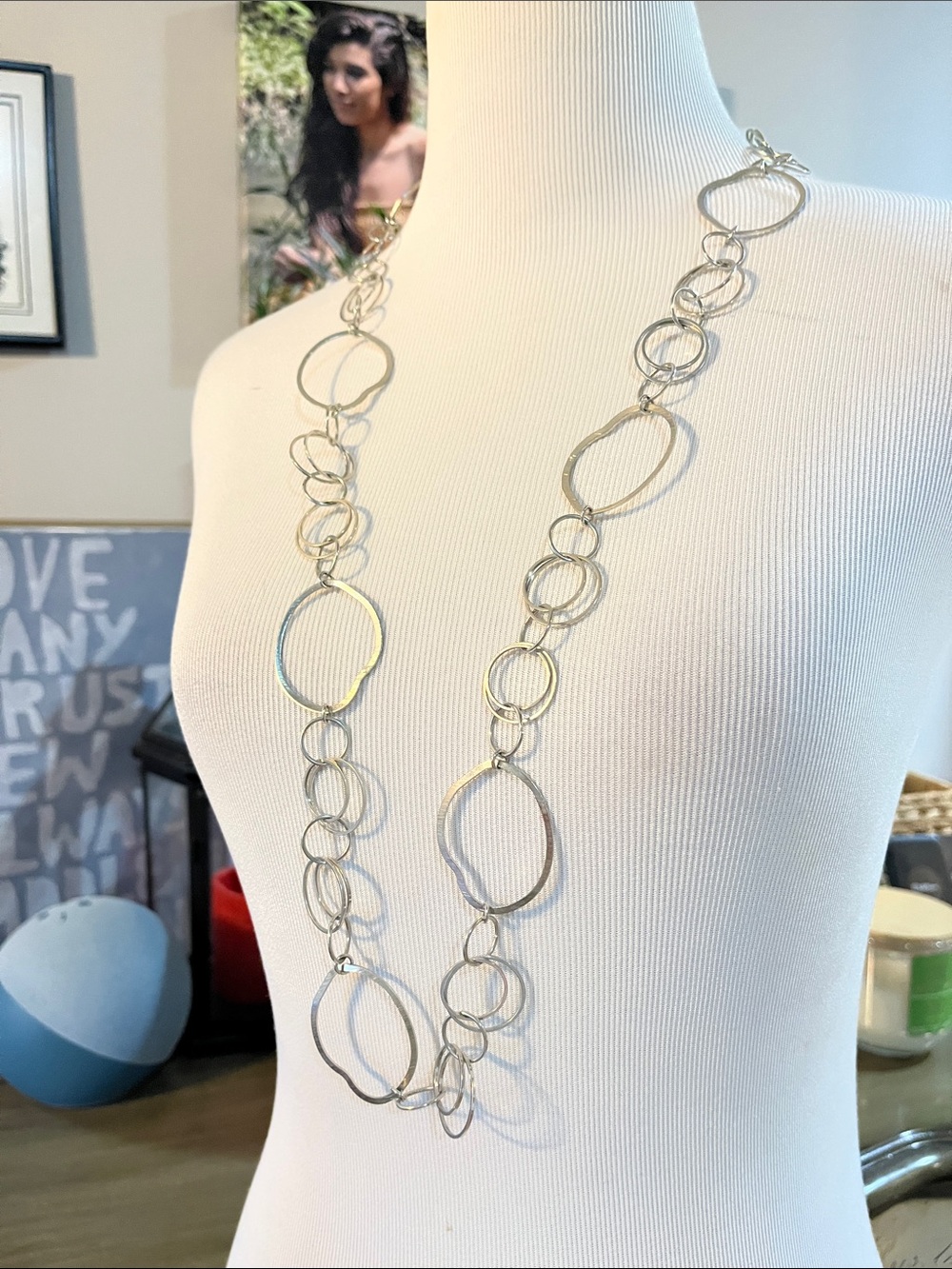 INTERLOCKING CIRCLE LINK GEOMETRIC STATEMENT NECKLACE SILVER TONE